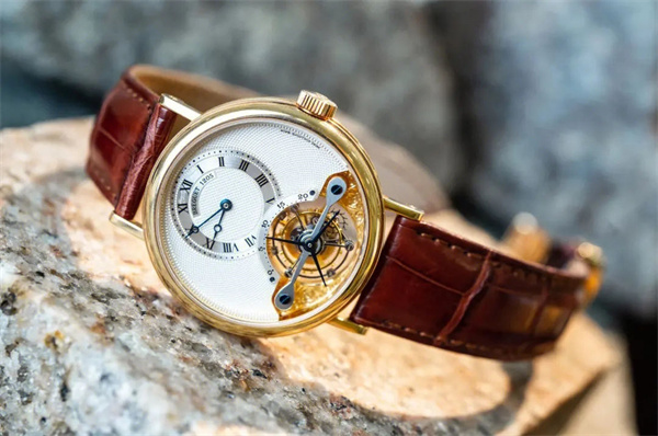 奢侈困擾？寶璣機(jī)械表皮表帶發(fā)臭如何優(yōu)雅應(yīng)對(duì)？專(zhuān)屬解決方案在此